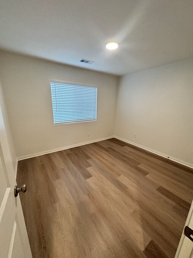 Building Photo - 176 N Sutter Ave