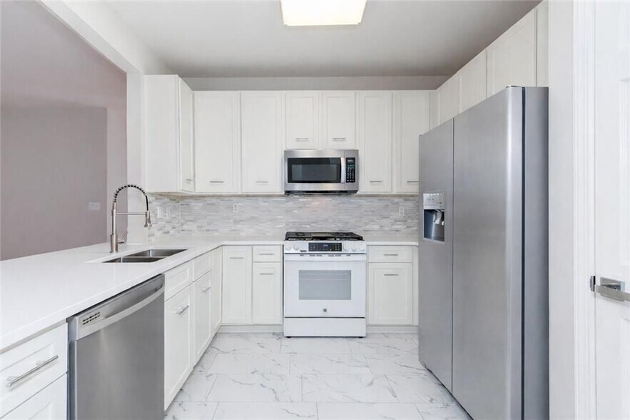 Building Photo - 3418 Rose Arbor Ct