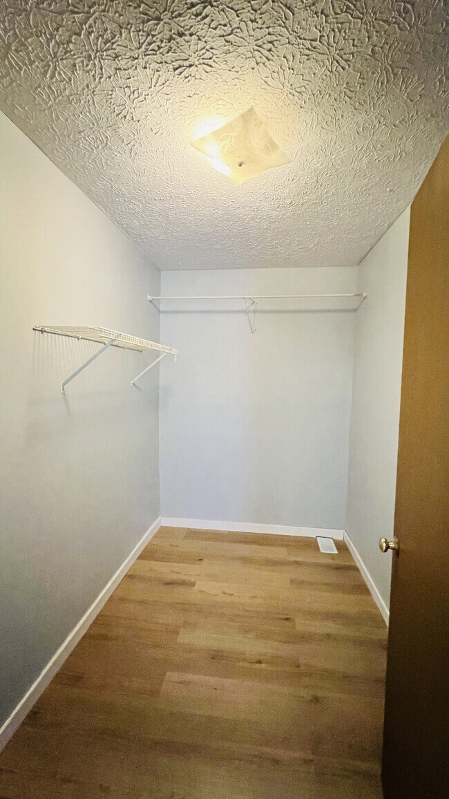 Building Photo - 431 S Village Ct