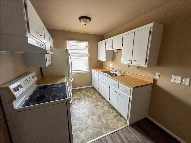 Primary Photo - 1208 W Hunt St