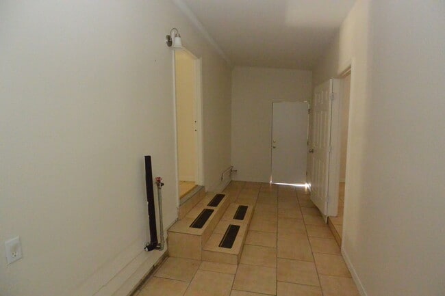 Building Photo - NW Home