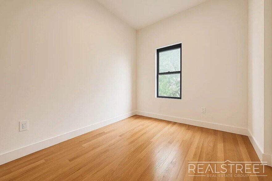 Building Photo - Williamsburg Gem – Brand New 3-Bed, 1.5-Ba...