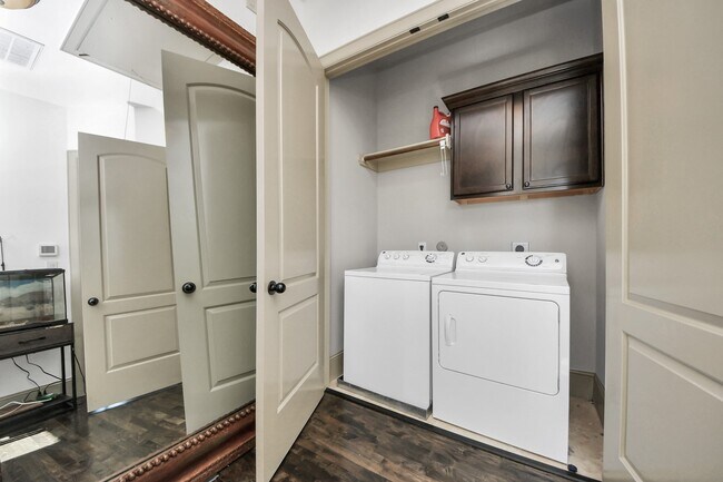 Building Photo - 1141 W 23rd St