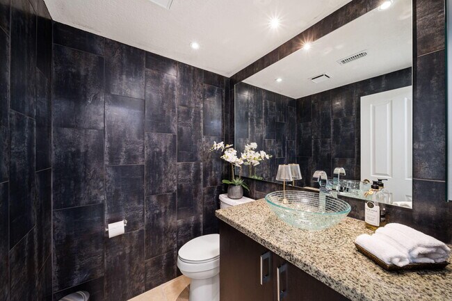 Building Photo - 370 Cypress Point Dr