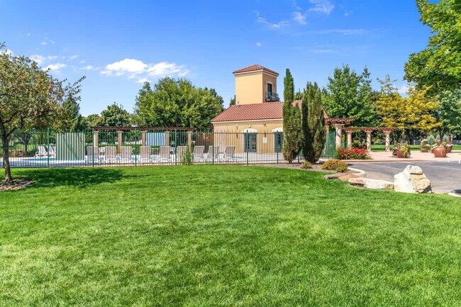 Building Photo - 2480 W San Remo Ct