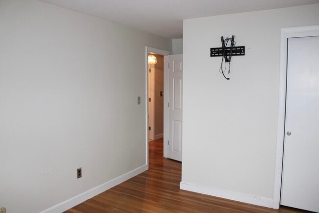 Building Photo - 61 Alton St