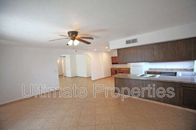 Building Photo - 5059 N 72nd Ave