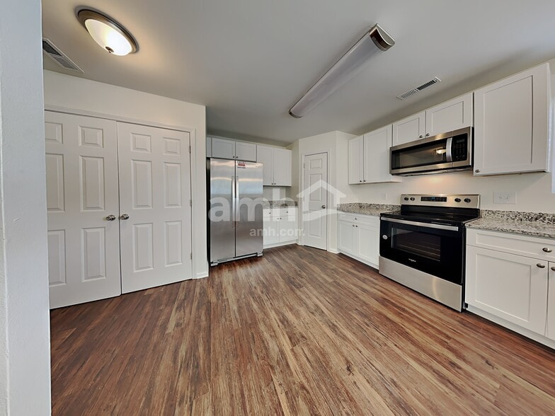 Building Photo - 5613 Topsail Ct