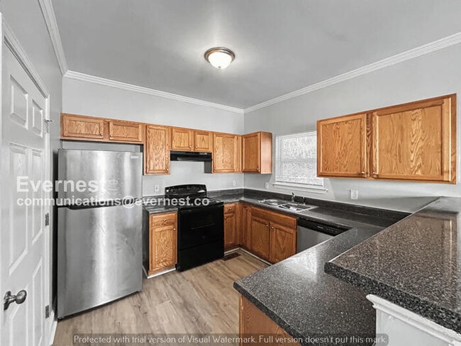 Building Photo - 3 Bed, 2.5 Bath Home with Off-Street Parking / Pet-Friendly / Available Now!