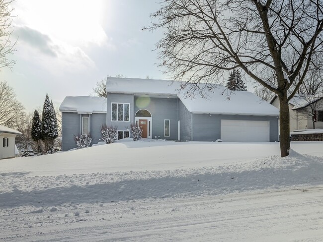 Building Photo - 2630 Glencairin Dr NW