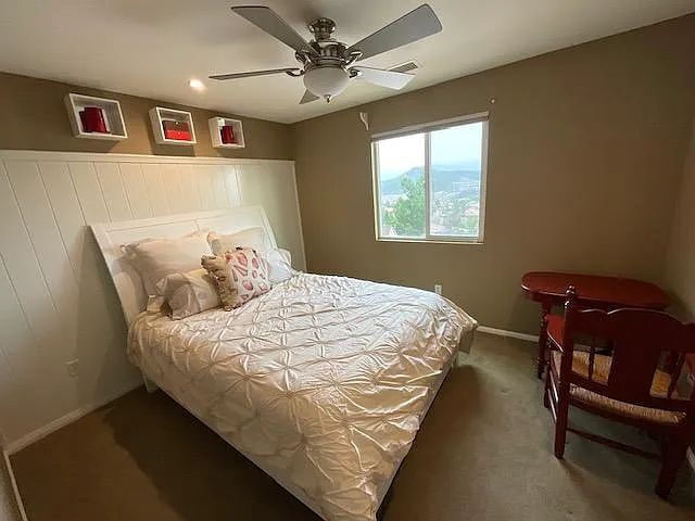 Building Photo - Immaculate 5-Bedroom Executive Home in Desirable Plum Canyon