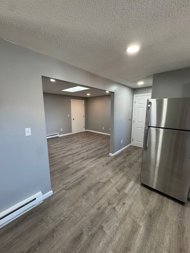 Building Photo - 1036 Chicopee St