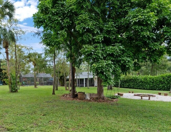 Building Photo - 14775 Stirrup Ln
