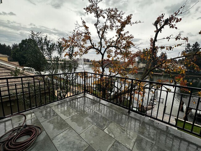 Building Photo - 4824 Longcove Dr