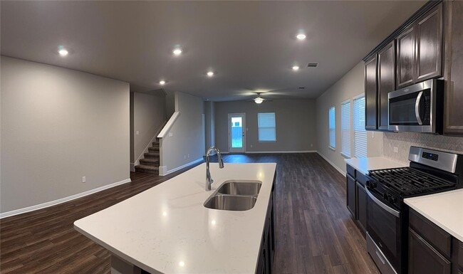 Building Photo - 104 Osier Pass