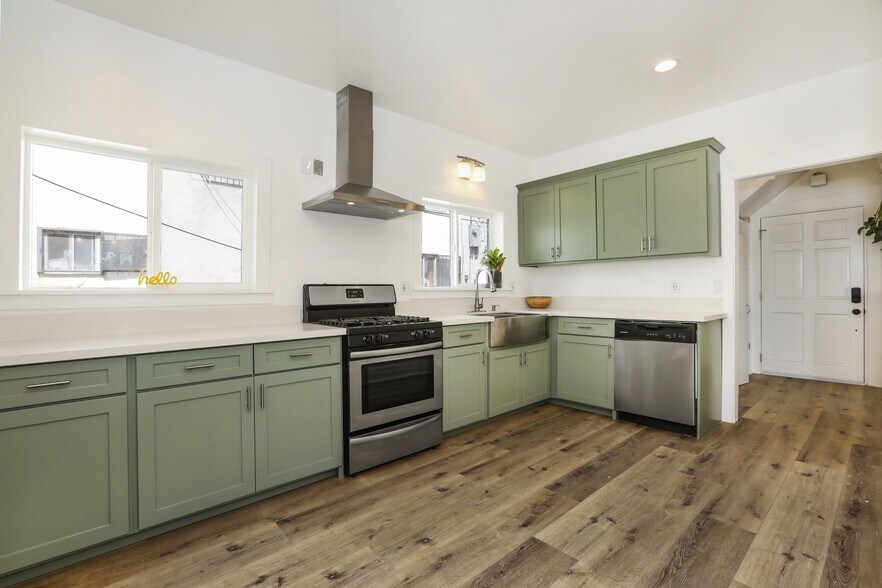 Building Photo - 3220 E 6th St