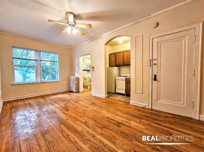 Building Photo - 0 bedroom in CHICAGO IL 60657