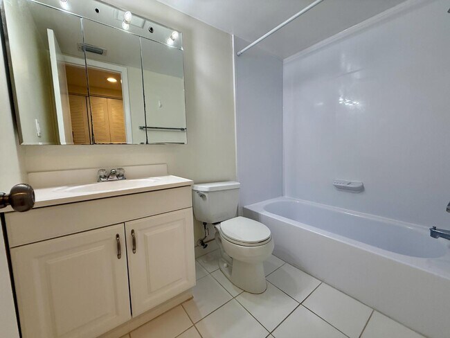 Building Photo - 775 N Village Dr