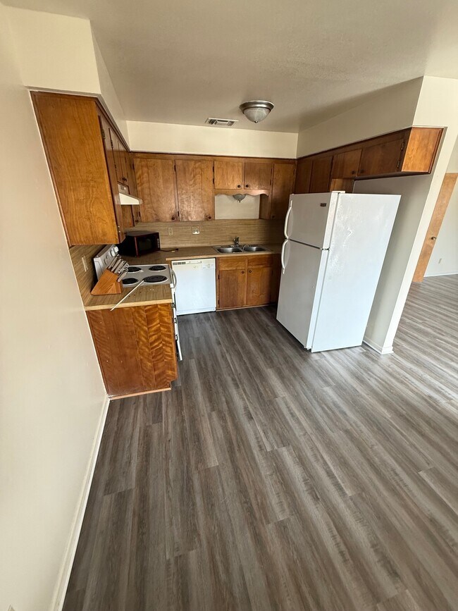 Interior Photo - 208 Veterans Ave