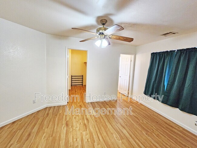 Building Photo - 1700 Sycamore Ave
