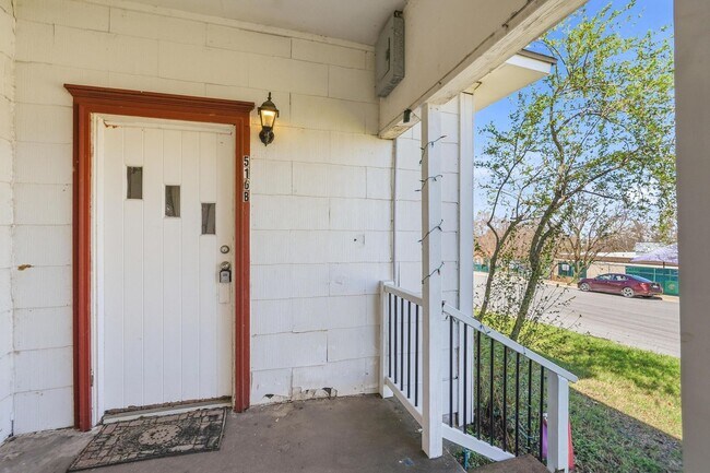 Building Photo - 516 Mill St