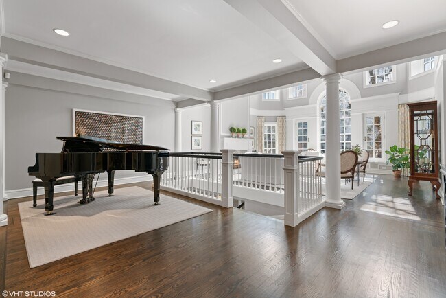 Building Photo - 38 E Elm St