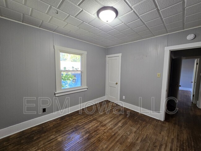 Building Photo - 543 Sumner St