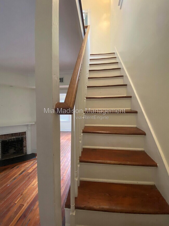 Building Photo - 302 E 33rd St