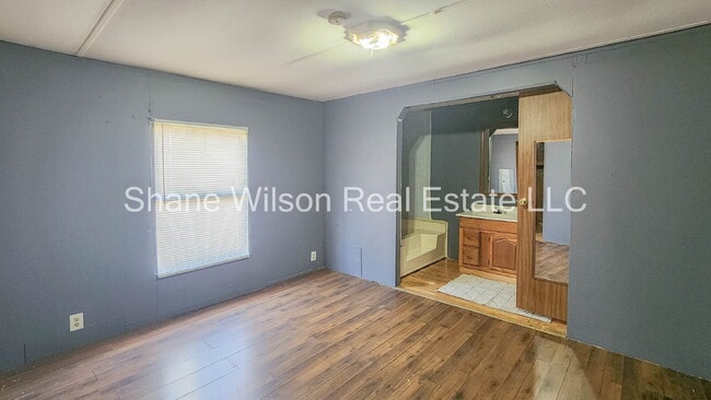 Building Photo - 3 BD 2 BA Single wide with large back yard!