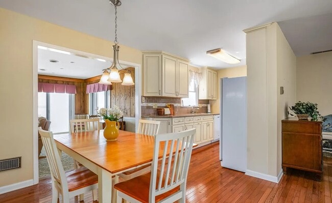 Building Photo - 44 Pocahontas Dr