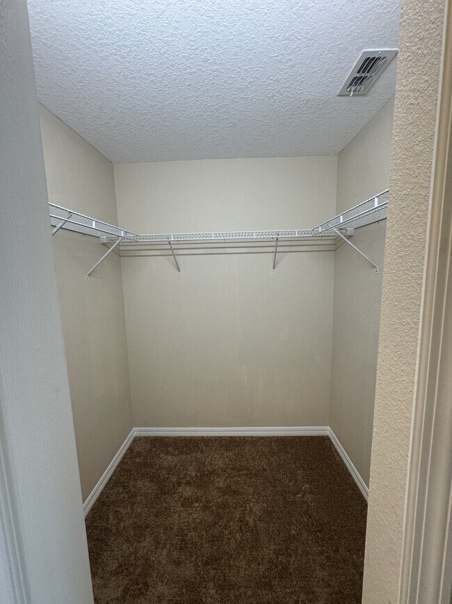 Building Photo - 527 Bristol Cir