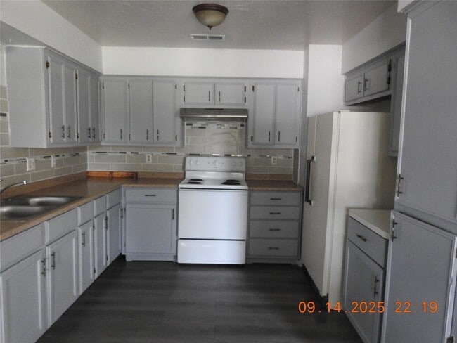 Building Photo - 34818 Lake Point Lk