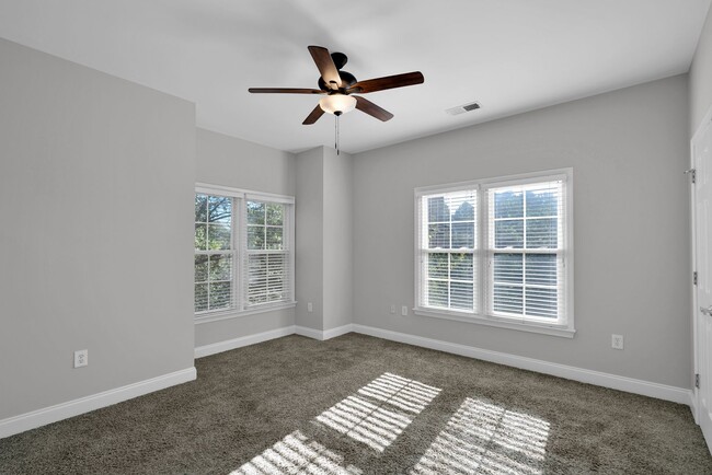 Building Photo - Wonderful craftsman style end-unit townhome