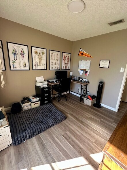 Building Photo - 1005 Waverly Dr