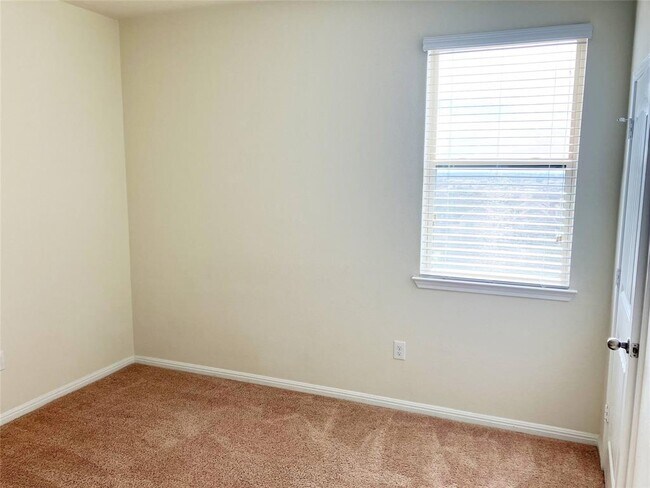 Building Photo - 1001 Zodiac Ln
