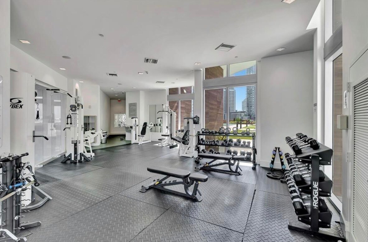 Building Photo - 350 S Miami Ave