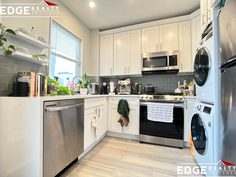 Building Photo - 33 Cottage St