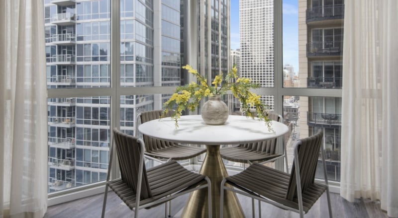 Building Photo - 6 E Delaware Pl