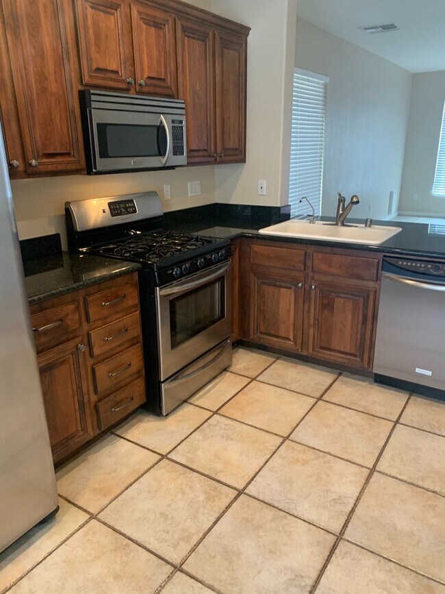 Building Photo - Cozy Two Bed Home