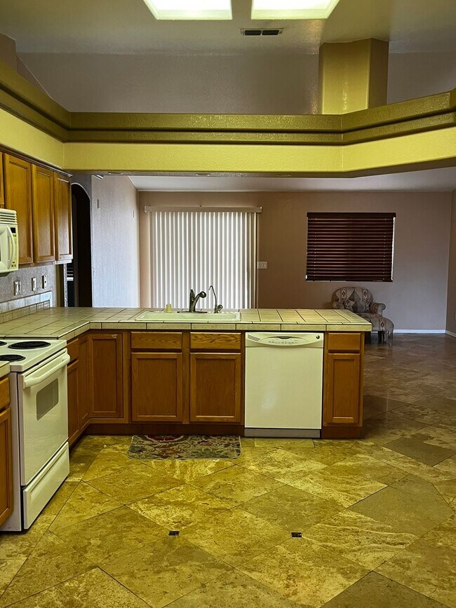 Building Photo - Pool Home with 4 Car Boat Deep Garage