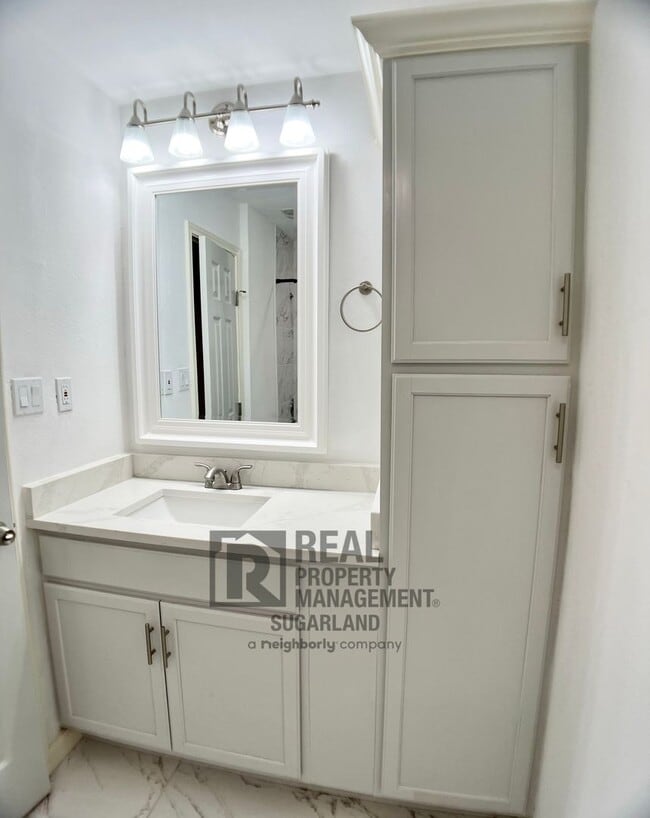 Building Photo - Gorgeous One Story Home in Sugar Land, TX
