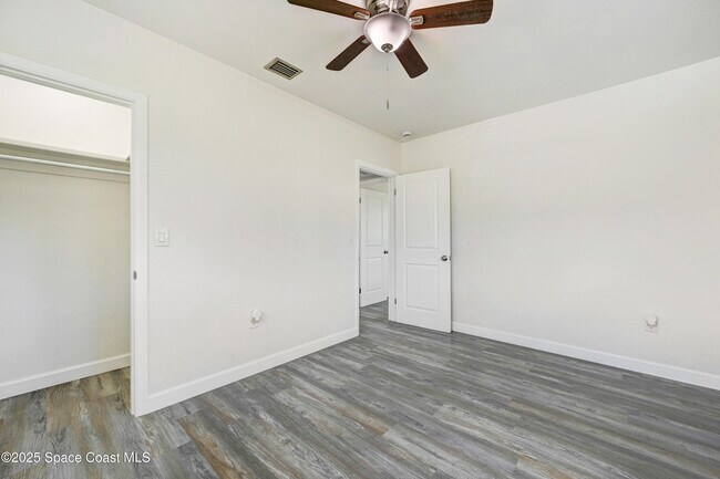 Building Photo - 702 Lund Cir