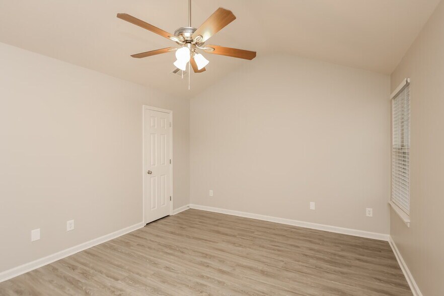 Building Photo - 414 Hidden Creek Ct