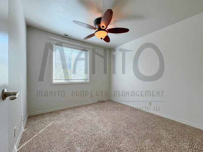 Building Photo - 521/523 E 11th Avenue Duplex