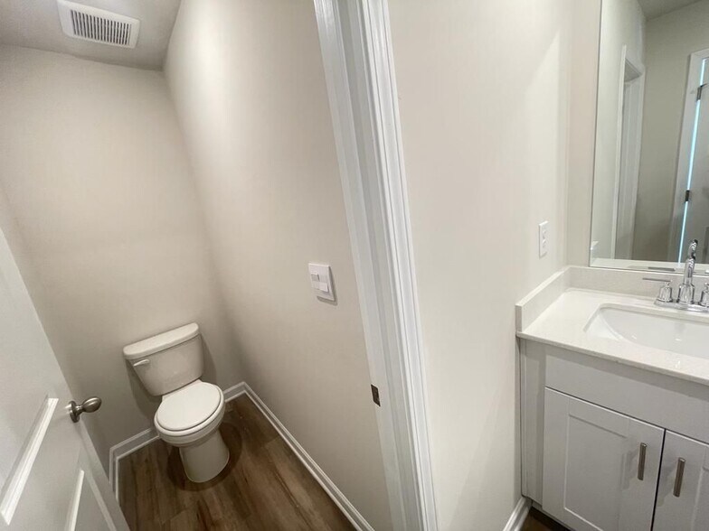 Building Photo - 373 Timberland Ave