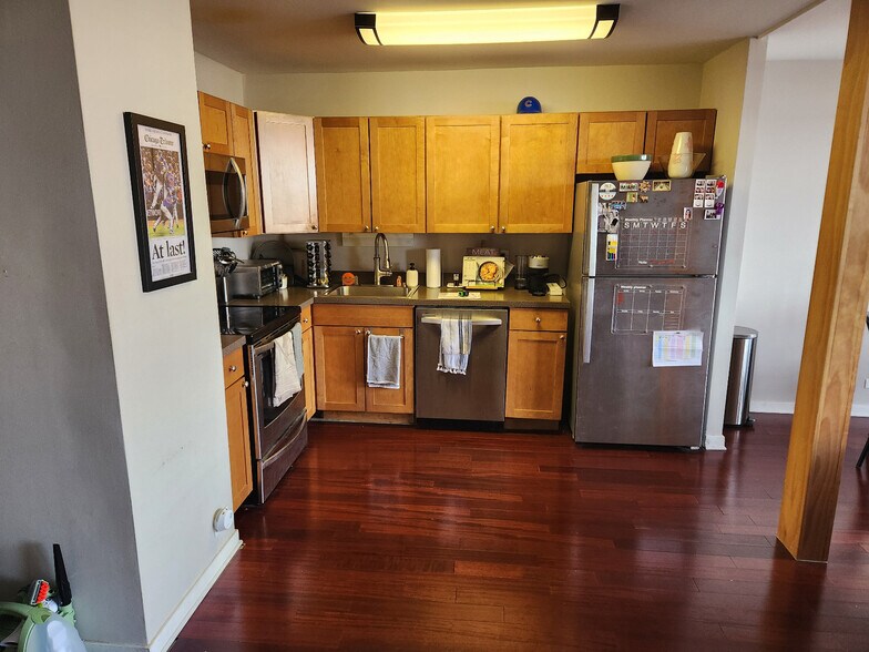 kitchen with ss appliances - 655 W Irving Park Rd