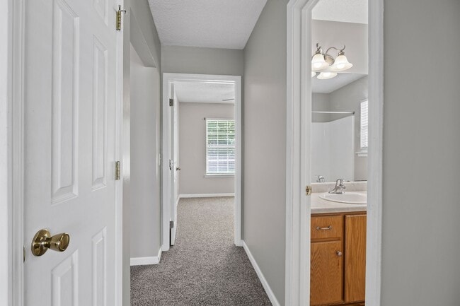 Building Photo - 115 Nandina Wy