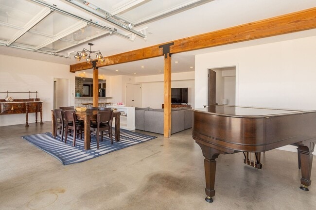 Building Photo - Spectacular Furnished 4 Bedroom/ 3 Bath Mid-Century Modern Retreat in Encinitas