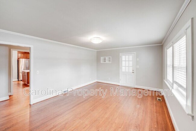 Building Photo - 2417 Laburnum Ave