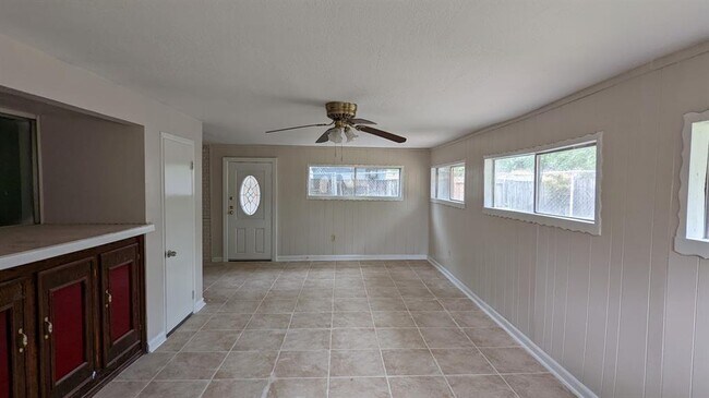 Building Photo - 6815 Moss Oaks Dr